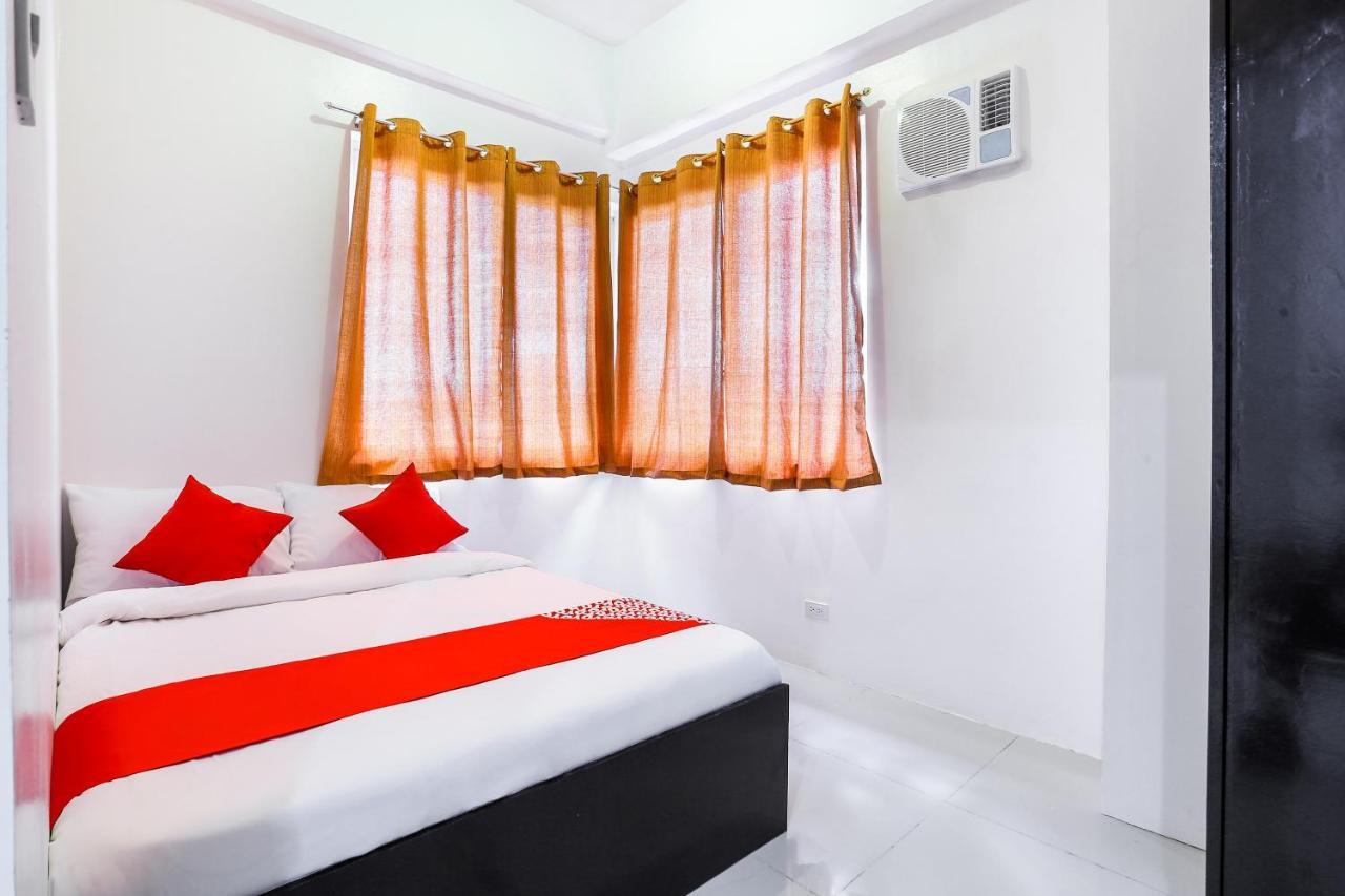 Oyo 505 Jardin Suites Манила Экстерьер фото