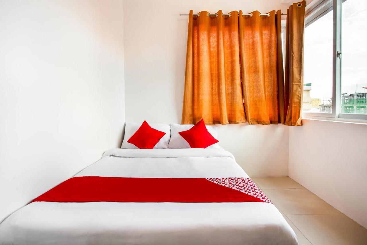 Oyo 505 Jardin Suites Манила Экстерьер фото