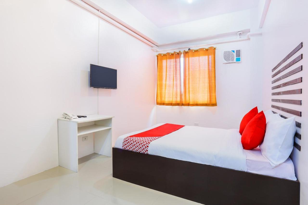 Oyo 505 Jardin Suites Манила Экстерьер фото