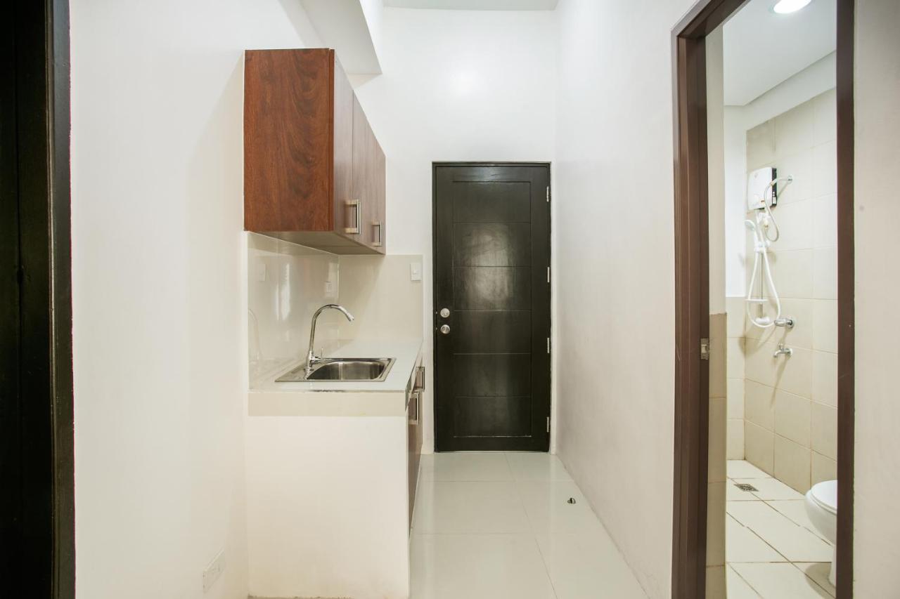 Oyo 505 Jardin Suites Манила Экстерьер фото