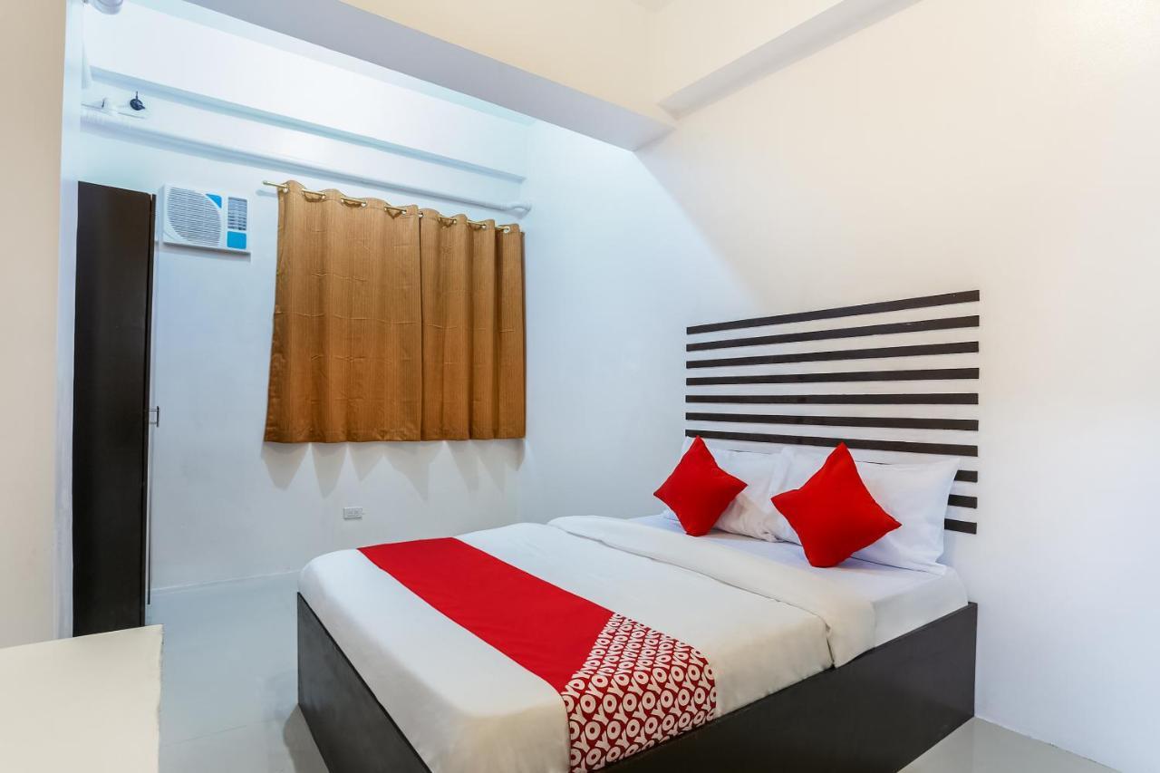 Oyo 505 Jardin Suites Манила Экстерьер фото